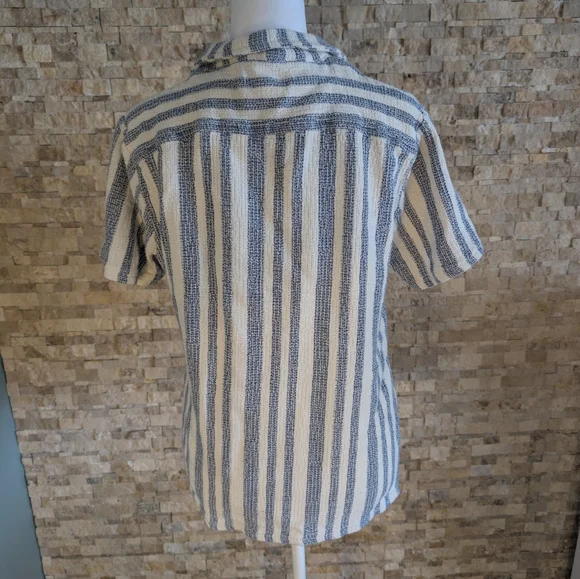 Vintage Summer Blue & White Textured Striped Short Sleeve Button Down Shirt Sz M - Picture 3 of 11